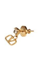⁦Valentino Garavani 18kt Gold-Plated VLogo Crystal Earrings⁩ - الصورة ⁦4⁩
