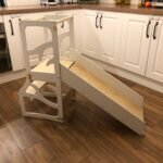 ⁦Convertible Montessori Learning Tower, Desk & Slide for Toddlers⁩ - الصورة ⁦6⁩
